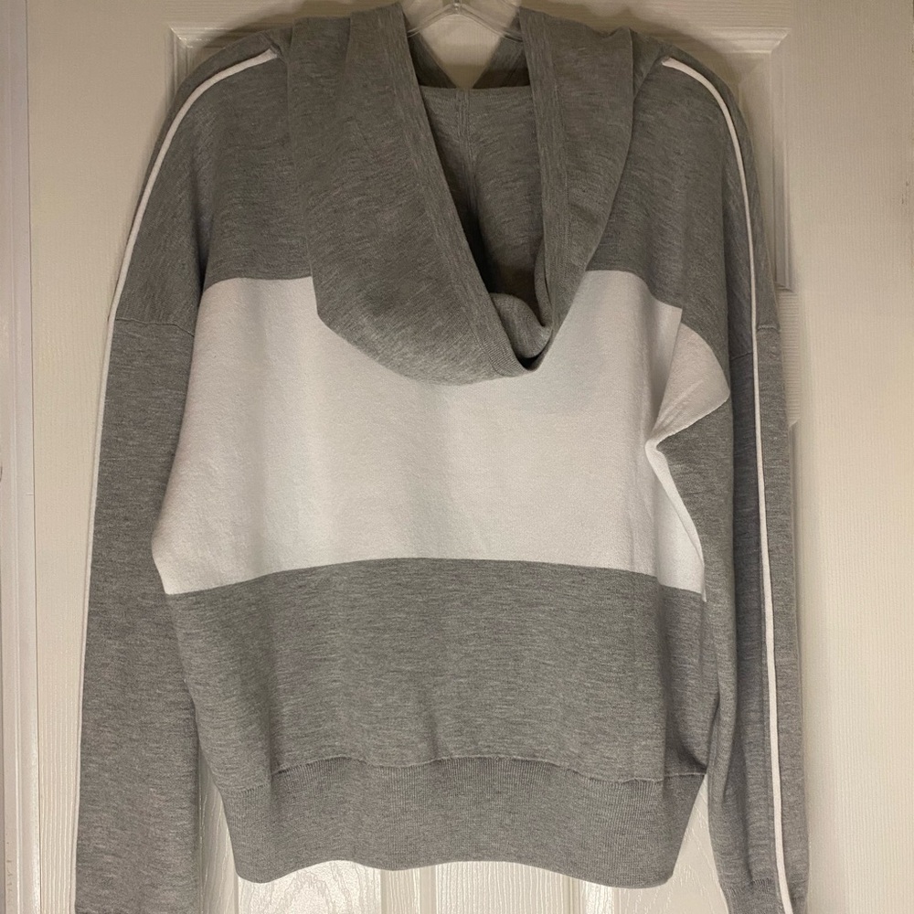 BRAND NEW🩷Athleta Gray and White Crewneck Sweater - Picture 2 of 4